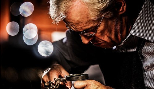 格拉苏蒂手表维修服务点（格拉苏蒂表针受磁）